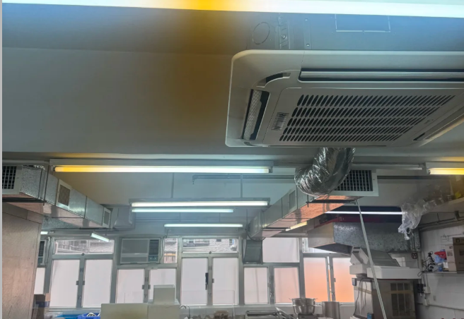 港島商業大廈中央冷氣冷水機組安裝現場